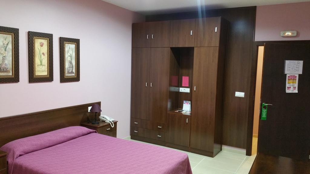 Hotel Leon La Palma Del Condado Δωμάτιο φωτογραφία
